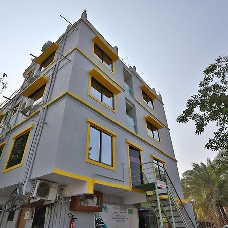 Oyo 24833 Hotel Silver Daman Ngoại thất bức ảnh