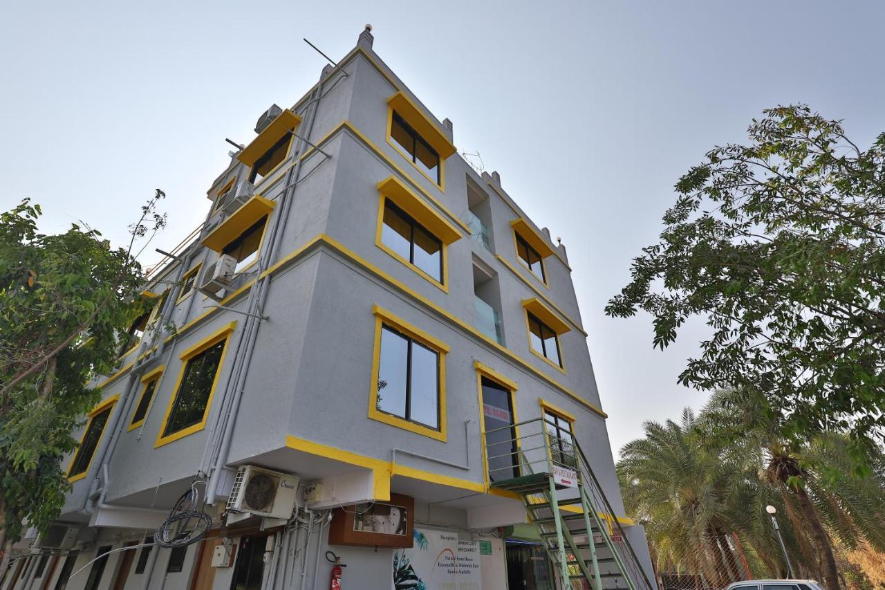 Oyo 24833 Hotel Silver Daman Ngoại thất bức ảnh