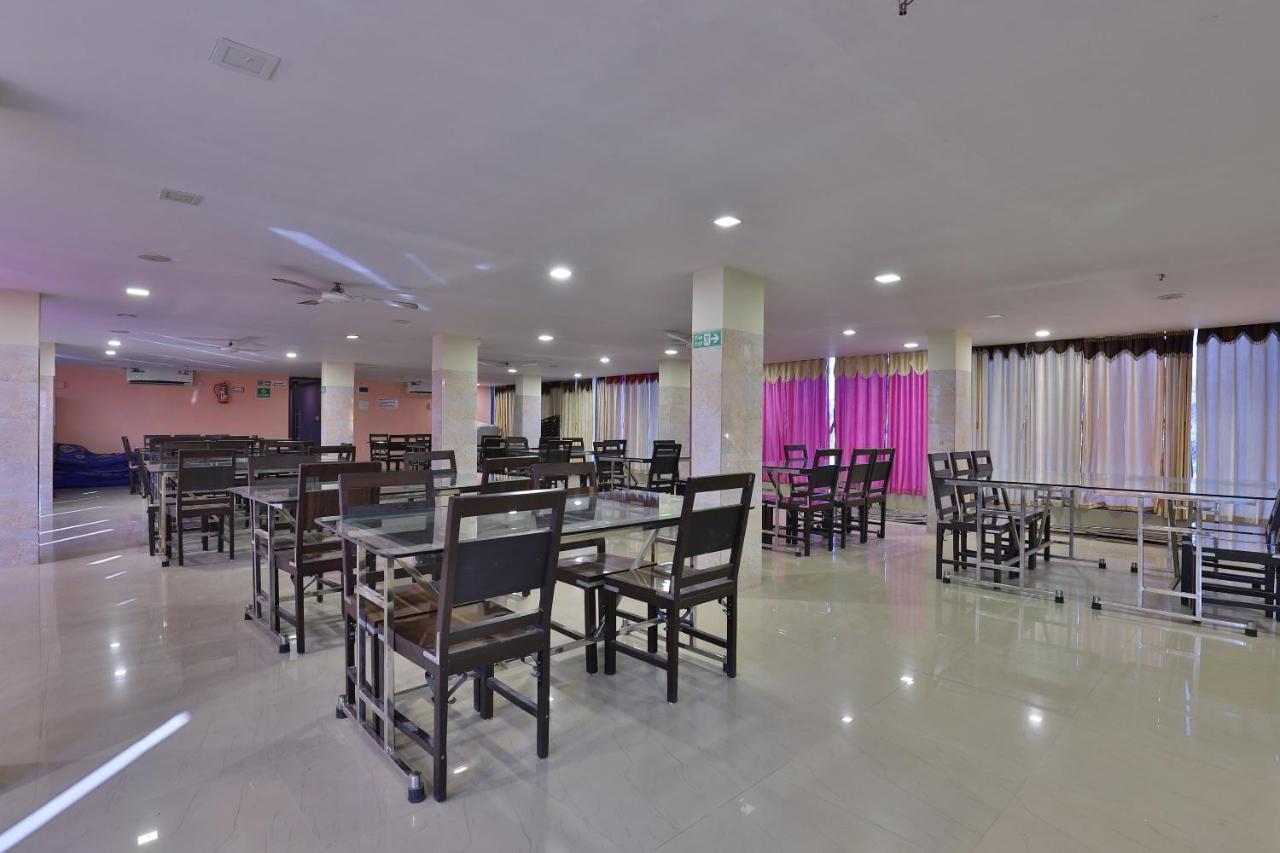 Oyo 24833 Hotel Silver Daman Ngoại thất bức ảnh